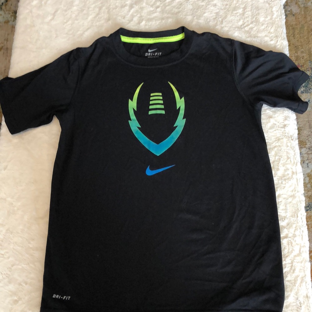 Boys size small Nike Dri-Fit shirt
